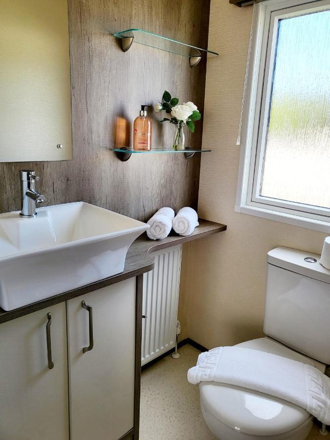 Luxury Woodland Retreat Holiday Home - Shorefield Country Park Downton  المظهر الخارجي الصورة